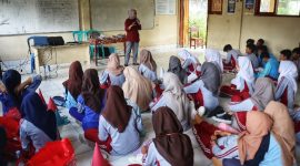 LRC dan SMK NW Benteng Edukasi Pencegahan Perkawinan Anak Lewat MPLS. (Foto: Lombokini.com).