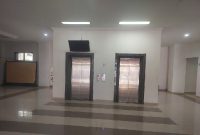 Pegawai Kantor Bupati Lombok Timur Keluhkan Lift Rusak dan Kran Bocor. (Foto: Lombokini.com).