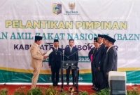 Bupati Haerul Warisin memerintahkan pengurus baru Baznas Lombok Timur 2025-2030 menyatukan komunikasi dengan pengusaha serta bekerja profesional dan amanah. (Foto: Lombokini.com).