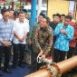 Bupati Lotim H. Haerul Warisin meresmikan operasi IPA SPAM Pantai Selatan dengan membuka keran, Kamis 13 Maret 2025. Turut hadir Sekda H M. Juaini Taofik dan Plt Dirut PDAM Sofyan Hakim. (Foto: Lombokini.com).