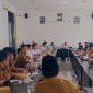 Warga Sembalun menuntut regulasi satu pintu pengelolaan wisata Rinjani saat audiensi di DPRD Lombok Timur, Senin 30 Juni 2025. (Foto: Lombokini.com).