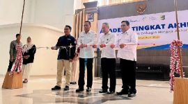 Wakil Bupati Lombok Timur, Edwin Hadiwijaya, Kepala BKKBN NTB, Lalu Makripuddin, Relawan Sharing Happiness dan Yayasan Cahaya untuk Negeri Luncurkan dan Resmikan Sekolah Lansia 