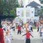 ASN dan Dharma Wanita Semangat Senam Jumat di Halaman Kantor Bupati Lotim. (Foto: Lombokini.com).