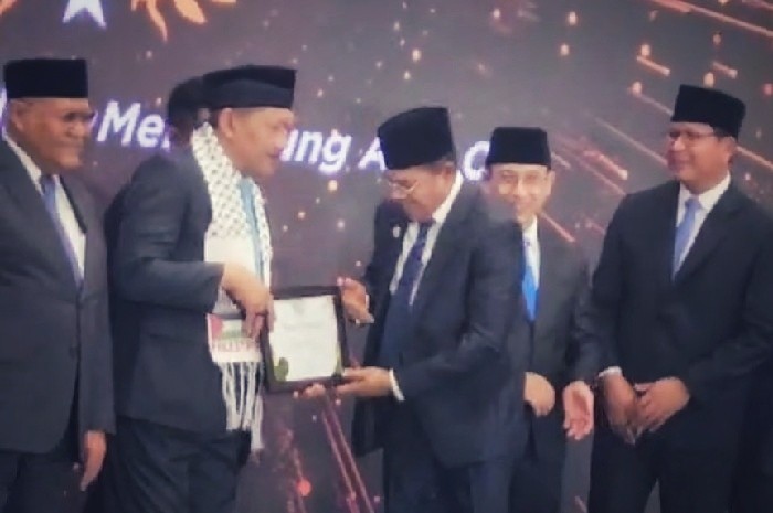 Bupati H. Haerul Warisin Raih Penghargaan Nasional Sebagai Kepala Daerah Pendukung Zakat. (Foto: Lombokini.com/Istimewa).