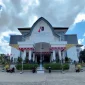 Gedung Kantor DPRD Lombok Timur. (Foto: Lombokini.com).