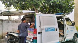 Mobil layanan Samsat keliling memudahkan warga mengurus pajak kendaraan dalam program keringanan yang berhasil mendongkrak penerimaan hingga 15 persen. (Foto: Lombokini.com).

