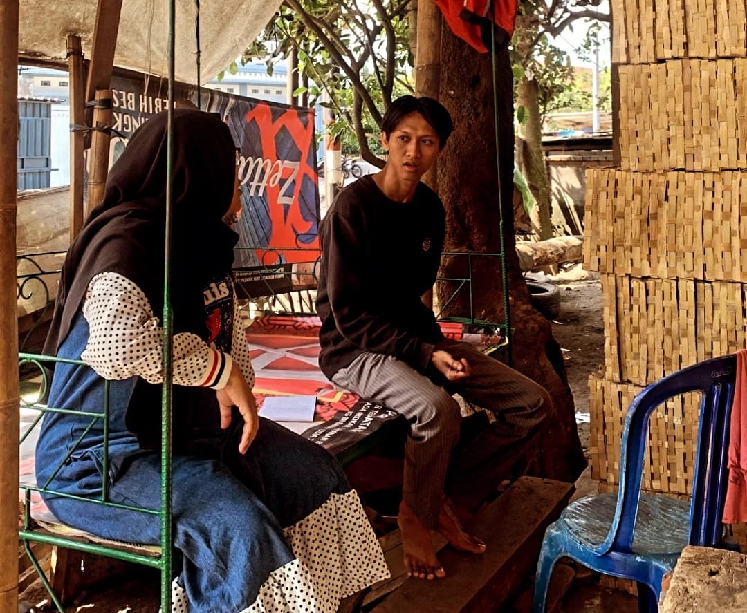 Husnul Hayati, pengerajin terai bibit berbahan bambu dari Desa Gelora.