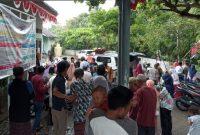 Donatur Singapura Beri Santunan ke 300 Yatim dan Lansia di Lombok Timur. (Foto: Lombokini.com).