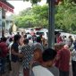 Donatur Singapura Beri Santunan ke 300 Yatim dan Lansia di Lombok Timur. (Foto: Lombokini.com).