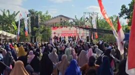 Wabup Lotim Ikut Senam Bersama Ribuan Lansia Semarakkan HUT RI ke-80 di Bagik Payung Selatan. (Foto: Lombokini.com/Tangkapan Layar).