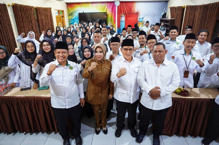 Wakil Menteri Agama Romo Muhammad Syafii saat memberikan pembinaan di MTsN 2 Sidoarjo, Senin 4 Agustus 2025. (Foto: Lombokini.com/Kemenag.go.id).
