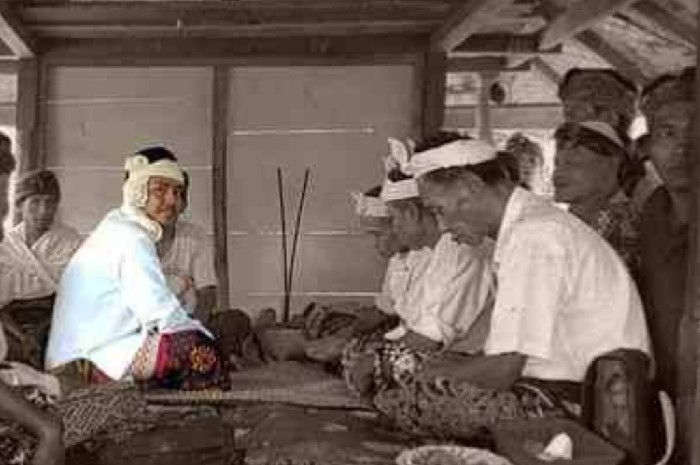 Tradisi Sorong Serah Aji Krame memperkuat ikatan kedua keluarga dan melestarikan warisan budaya leluhur Suku Sasak. (Foto: Lombokini.com/Dok. Pribadi).