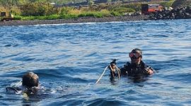 Tim SAR Berhasil Temukan Jasad Penyelam Banyuwangi di Perairan Elong Elong Lombok Timur. (Foto: Lombokini.com/Tim SAR).