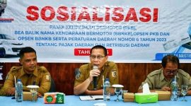 Wabup Lombok Timur Edwin Hadiwijaya Buka Sosialisasi PKB-BBNKB di Sikur, Kejar Validasi Data Pajak. (Foto: Lombokini.com/Pemkab Lotim).