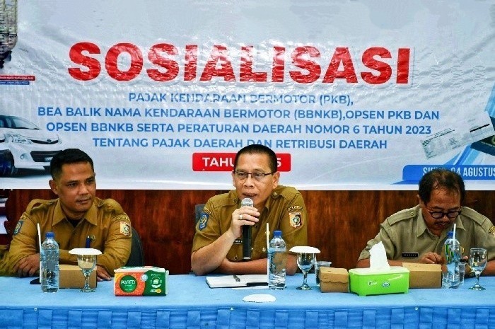 Wabup Lombok Timur Edwin Hadiwijaya Buka Sosialisasi PKB-BBNKB di Sikur, Kejar Validasi Data Pajak. (Foto: Lombokini.com/Pemkab Lotim).