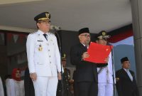 Wabup Edwin Pimpin Upacara Khidmat HUT RI ke-80 di Lombok Timur. (Foto: Lombokini.com).