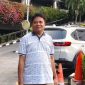 Kadispar Lombok Timur, Widayat, menghadiri pertemuan di Gedung Sapta Pesona, Kementerian Pariwisata, Jakarta Pusat, dan berfoto di halaman gedung usai acara. (Foto: Lombokini.com/Dok. Pribadi).