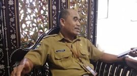 Sekwan DPRD Lotim Sampaikan Klarifikasi Terkait Video Viral Pembagian Nasi. (Foto: Lombokini.com).
 