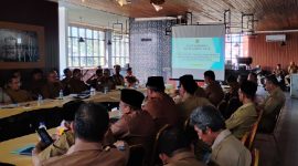 Bupati Lombok Timur Haerul Warisin menegaskan rapat koordinasi OPD bukan agenda mutasi pejabat di hadapan seluruh pimpinan daerah.(Foto: Lombokini.com).