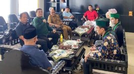 Sekwan DPRD Lotim Minta Maaf Langsung ke HMI Soal Nasi Bungkus. (Foto: Lombokini.com).