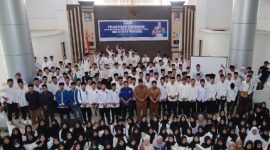 Para pengurus PC IPNW se-Kabupaten Lombok Timur mengikuti prosesi pelantikan di Ballroom Kantor Bupati, Senin 8 September 2025. Acara tersebut juga dirangkaikan dengan dialog nasional. (Foto: Lombokini.com/Dok. Pribadi).