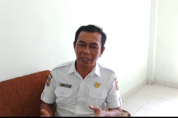 Kepala Desa Tanjung Luar, Daeng Saiful Rahman. (Foto: Lombokini.com).