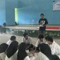 Hari Bahagia Ajarkan Teknik Penyutradaraan ke 57 Mahasiswa Baru UNIQHBA, Sabtu 20 September 2025. (Foto: Lombokini.com).