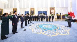 Prabowo Subianto memimpin upacara pelantikan empat menteri dan satu wakil menteri di Istana Negara,Jakarta, Senin 8 September 2025. (Foto: Lombokini.com).
