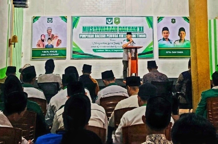 Para delegasi dari 21 cabang menyimak dengan khidmat pembukaan Musda XI Pemuda NW Lombok Timur, Ahad 7 September 2025 yang digelar di Kantin Inspirasi Anjani. (Foto: Lombokini.com).
