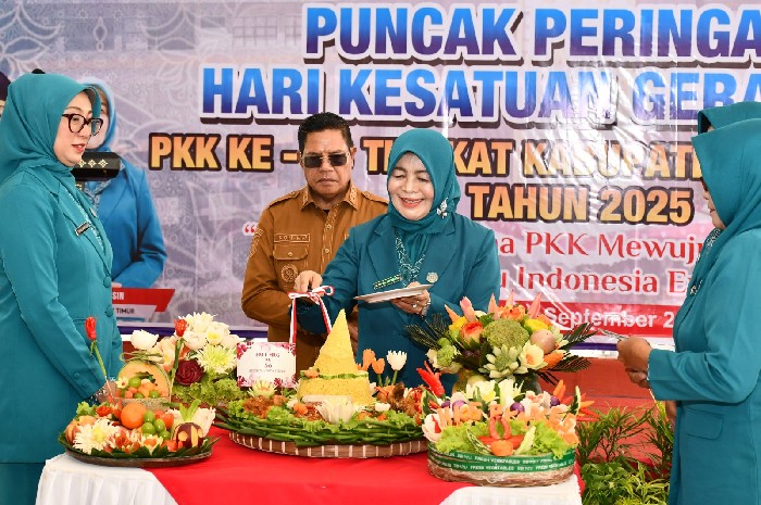 Bupati Haerul Warisin: PKK Ujung Tombak Turunkan Angka Kemiskinan di Lombok Timur. (Foto: Lombokini.com).