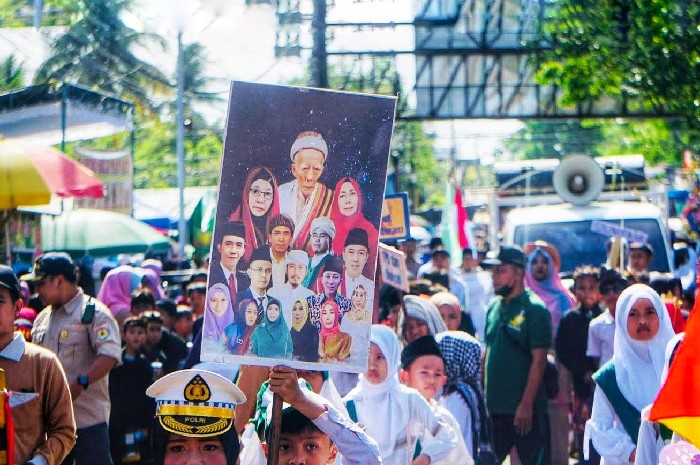 Pawai Ta'aruf Hultah NWDI Pacu Semangat Kebangsaan dan Ukhuwah. (Foto: Lombokini.com/nwdionline).
