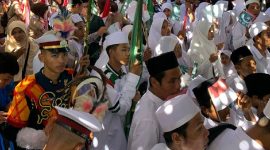 Hari Kedua Pawai Ta’aruf, 203 Kontingen Meriahkan Hultah NWDI ke-90. (Foto: Lombokini.com).
