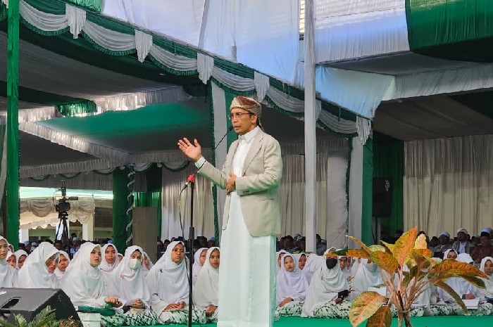 TGB Tegaskan Komitmen Jaga Amanah Wakaf dalam Puncak Hultah Akbar NWDI ke 90 di Pancor, Lombok Timur. (Foto: Lombokini.com).