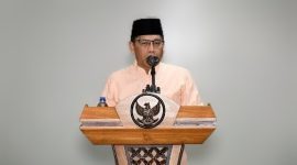 Bupati Lombok Timur Moh.Edwin Hadiwijaya menyampaikan apresiasi atas kedamaian masyarakat dalam sambutannya pada Peringatan Maulid Nabi Muhammad SAW 1447 H di Masjid Agung Al-Mujahidin, Selong. (Foto: Lombokini.com).