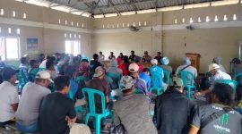 Warga Desa Sekaroh Tuntut Pencabutan Laporan Pungli Tanah Objek Reforma Agraria. (Foto: Lombokini.com).
