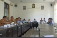 LK2T menyampaikan desakan pembentukan Pansel Dirut PDAM Lotim dalam hearing dengan Komisi III DPRD Lombok Timur, Selasa 14 Oktober 2025. (Foto: Lombokini.com).