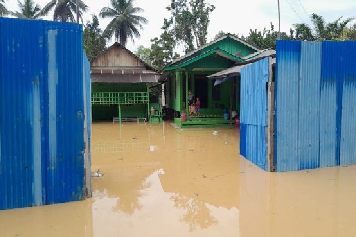 BMKG Peringatkan Cuaca Ekstrem Landa NTB, Waspada Banjir-Longsor. (Foto: Lombokini.com).