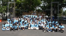 Wakil Bupati Lombok Timur H. Edwin Hadiwijaya berfoto bersama peserta usai meresmikan Roah Seni Pertunjukan Vol. 4 BASWARA di Terminal Pancor, Jumat 10 Oktober 2025. (Foto: Lombokini.com).