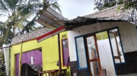 Rumah Warga Rusak Diterpa Cuaca Ekstrem di Lombok Tengah. (Foto: Lombokini.com).