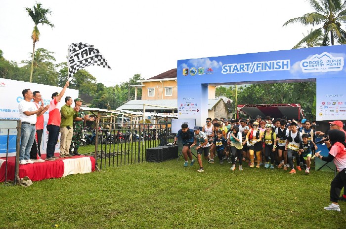 Wabup Lepas Ratusan Peserta Cross Country Jeruk Manis, Dukung Jadi Agenda Tahunan. (Foto: Lombokini.com).