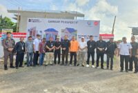 Pose foto bersama DKP Lotim, Kejari Lombok Timur dan Kejati NTB saat mendampingi kunjungan tim Jamintel Kejagung untuk memantau progres pembangunan Kampung Nelayan Merah Putih (KNMP) di Ekas Buana, Jerowaru, Kamis, 27 November 2025. (Foto: Lombokini.com).