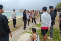 Pemancing Lombok Tengah Terseret Ombak ke Laut Lepas. (Foto: Lombokini.com).