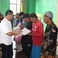 Wabup Edwin Hadiwijaya Serahkan Santunan dan Dokumen pada Puncak Pesona Budaya Pengadangan, Sabtu 15 November 2025. (Foto: Lombokini.com).