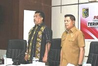 Ketua Korsupgah Wilayah V KPK, Dian Patria dan Bupati Lombok Timur, Haerul Warisin saat Rapat Koordinasi Pencegahan Tindak Pidana Korupsi Terintegrasi di Kantor Bupati Lombok Timur, Senin 8 Desember 2025. (Foto: Lombokini.com).