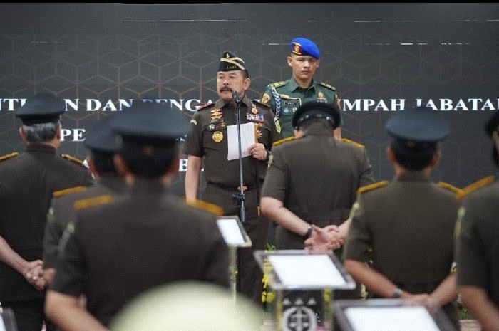 Kejagung Mutasi 68 Pejabat, 43 Kajari Berganti Posisi. (Foto: Lombokini.com).