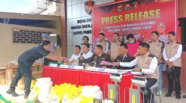 Pemilik Gudang Oplos Beras Bulog SPHP hingga 107 Ton Jadi Tersangka. (Foto: Lombokini.com).