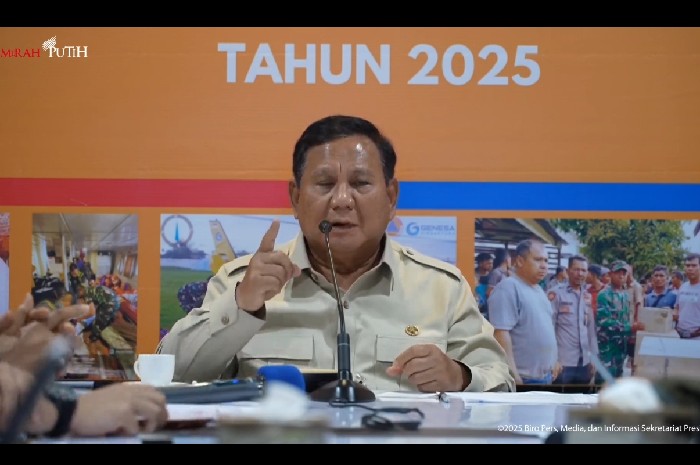 Presiden Prabowo Pimpin Rapat Malam di Aceh: Saya Akan Terus Monitor ke Lokasi Bencana. (Foto: Lombokini.com/Tangkapan Layar).