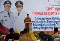 Wakil Bupati Lombok Timur H. Moh. Edwin Hadiwijaya membuka Rakor Stunting yang dihadiri 157 perwakilan lintas sektor di Pendopo Bupati, Selasa 30 Desember 2025, untuk memperkuat strategi penurunan stunting. ,(Foto: Lombokini.com).