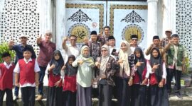 Tim Adiwiyata Verifikasi SDN 3 Batu Putik untuk Wujudkan Pendidikan SA-SQ Terpadu. (Foto: Lombokini.com).