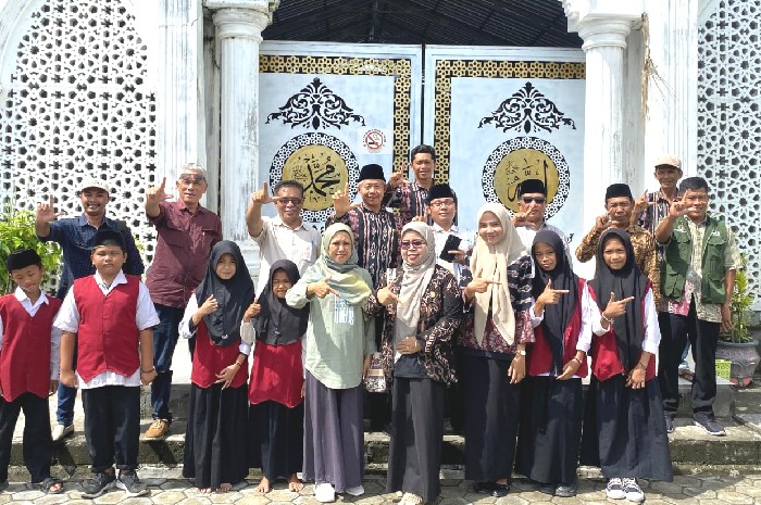 Tim Adiwiyata Verifikasi SDN 3 Batu Putik untuk Wujudkan Pendidikan SA-SQ Terpadu. (Foto: Lombokini.com).